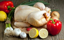 В ноябре средняя цена куриного мяса на российском рынке снизилась на 0,9%